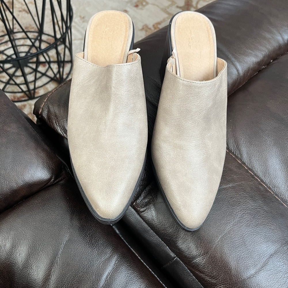 Women LOFT OUTLET SIZE 9 BEIGE WOT